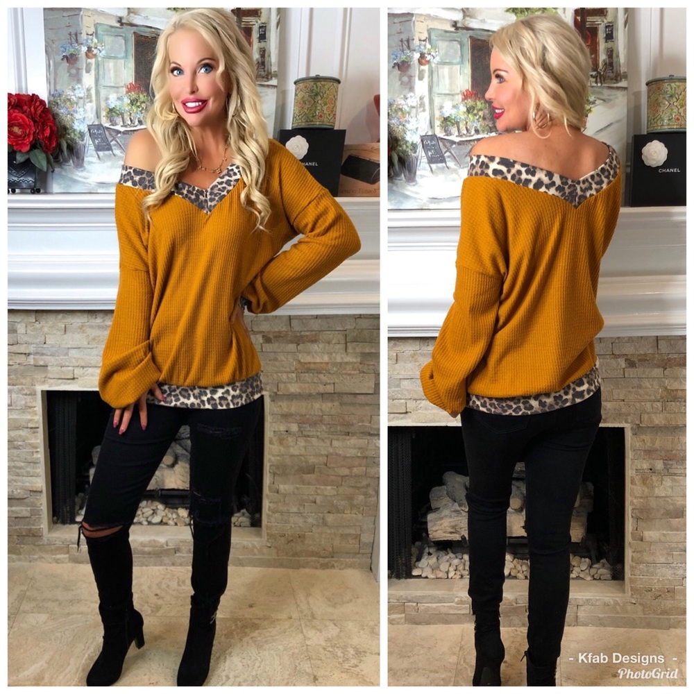 🛍LAST 1! Waffle Knit V Neck Cheetah Trim Top! - Picture 4 of 5